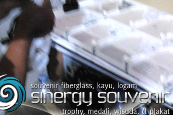 proses pengecoran / pencetakan plakat