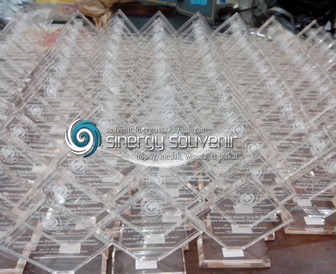 souvenir seminar akrilik