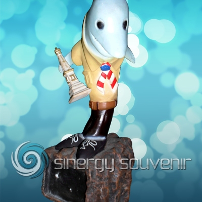 plakat fiberglass pramuka figure ikan hiu