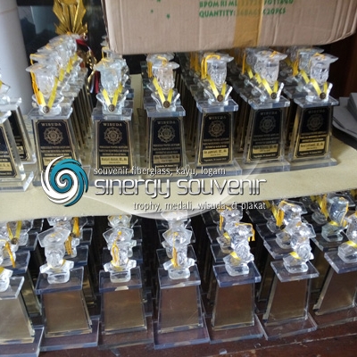 plakat wisuda FEB UGM