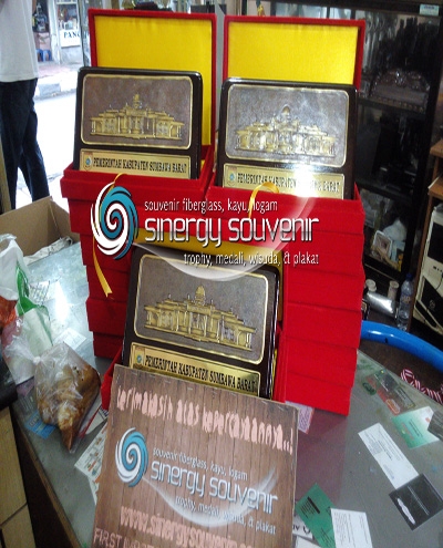 Plakat kayu Plat tatah/drake