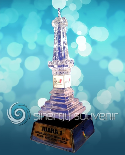 trophy miniatur tugu jogja